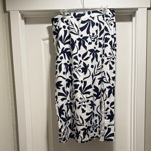Time and Tru Navy and White Floral Skirt